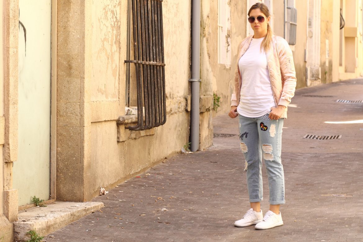 pale pink bomber jacket and jeans stradivarius