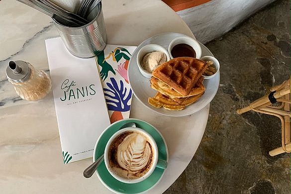 cafe janis Lisbon review